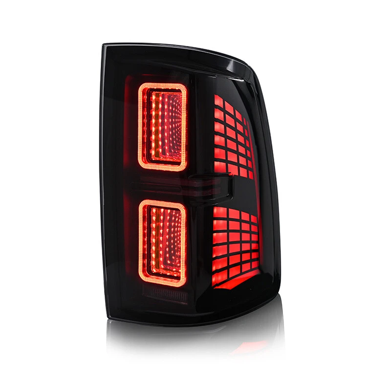 09-18RAM1500        13-18 RAM 1500 2500 Taillight