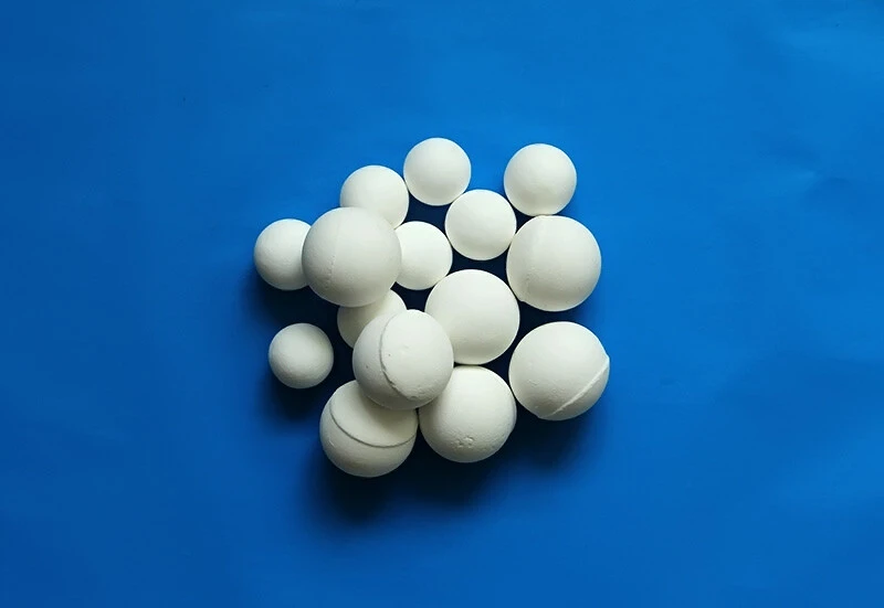 High-alumina ceramic balls for grinding and packing