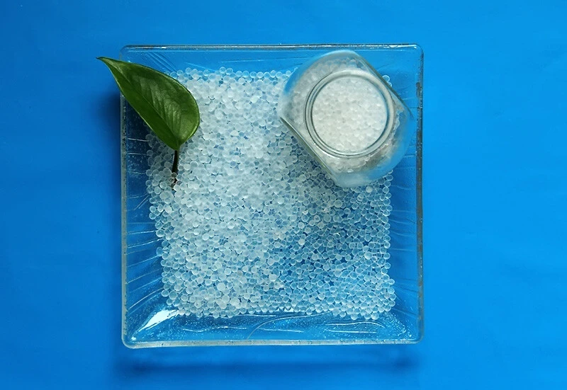 Silica gel desiccant beads in white and indicator grades