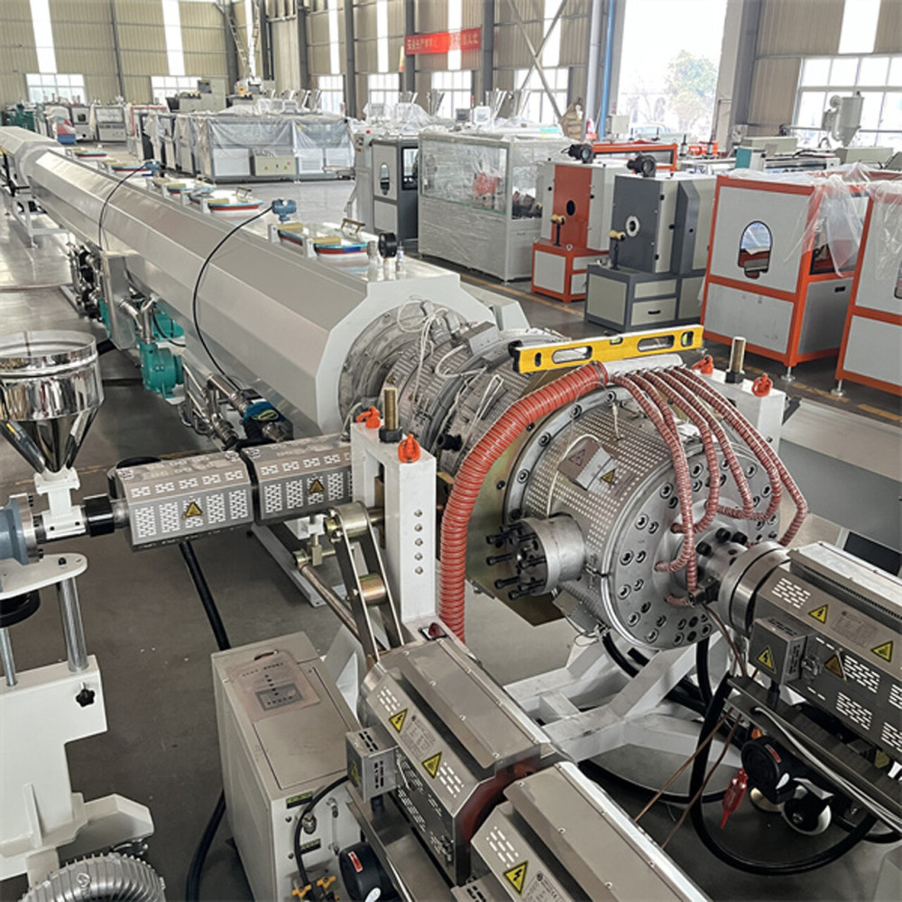 The structural composition of the five-layer co-extruded pipe production line
