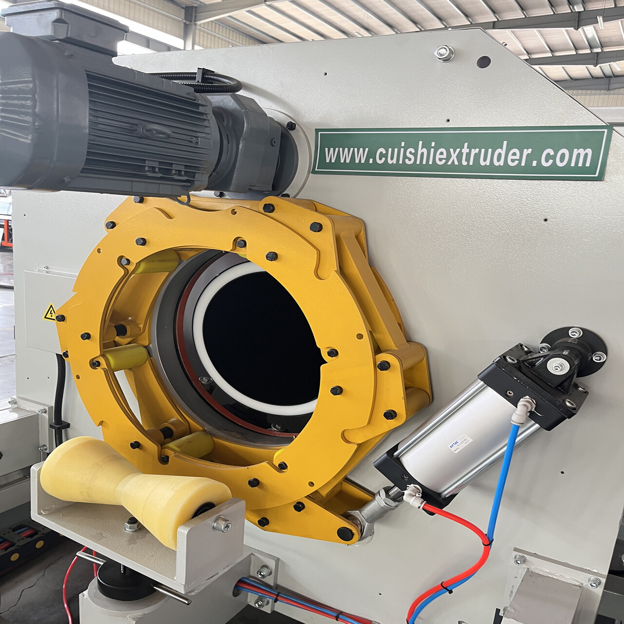 HDPE PPR PERT PPH Supply And Discharge Water Pipe Gas Pipe Three-Layer Co Extrusion Production Line