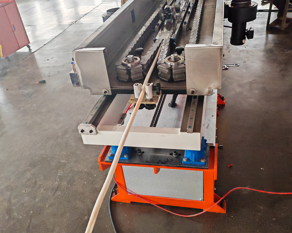 The principle of the corrugated tube extruder