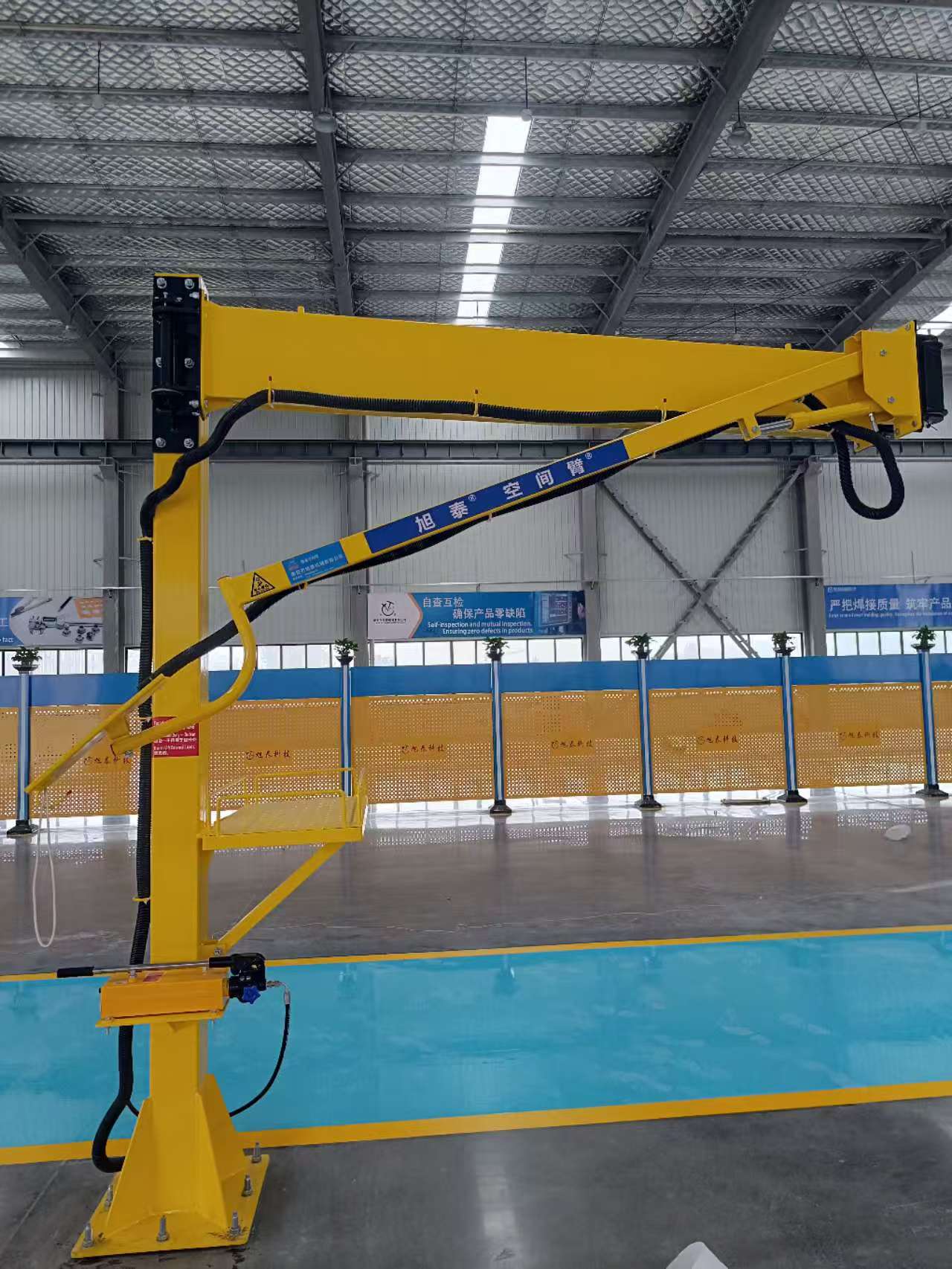 Brazo espacial de soldadura de 6 m con rotación de 320°, alimentación de alambre hidráulica estable y uniforme, para talleres de estructuras de acero, con certificación CE y amplia aplicación