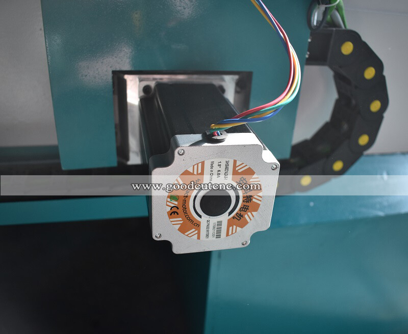 GC-1530WL-DS Double Axis With Spindle Automatic Wood Lathe Machine Detail 2.jpg