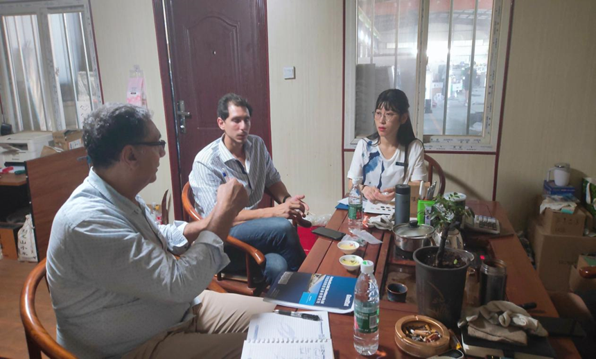 Los clientes visitaron la fábrica de GoodCut para comentar los detalles de la máquina