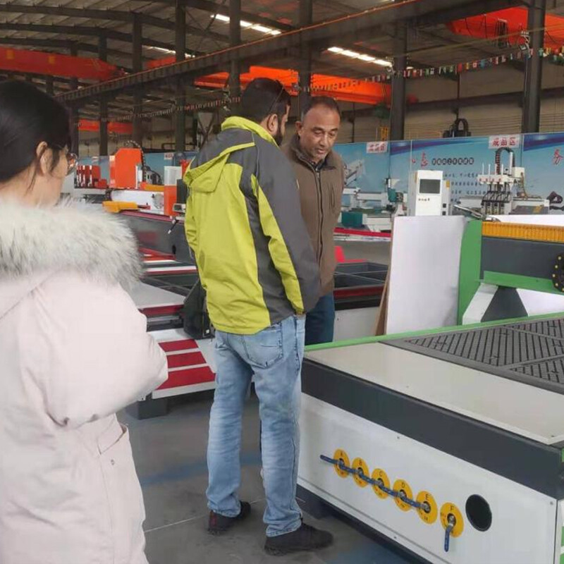 Un cliente indio impresionado con el corte por láser de fibra óptica