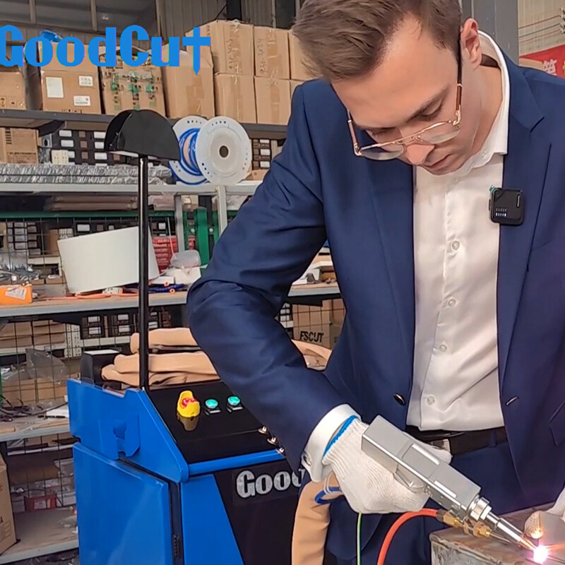 Min Ji Recibe grandes elogios de los clientes rusos por la calidad de sus máquinas de soldadura láser.jpg