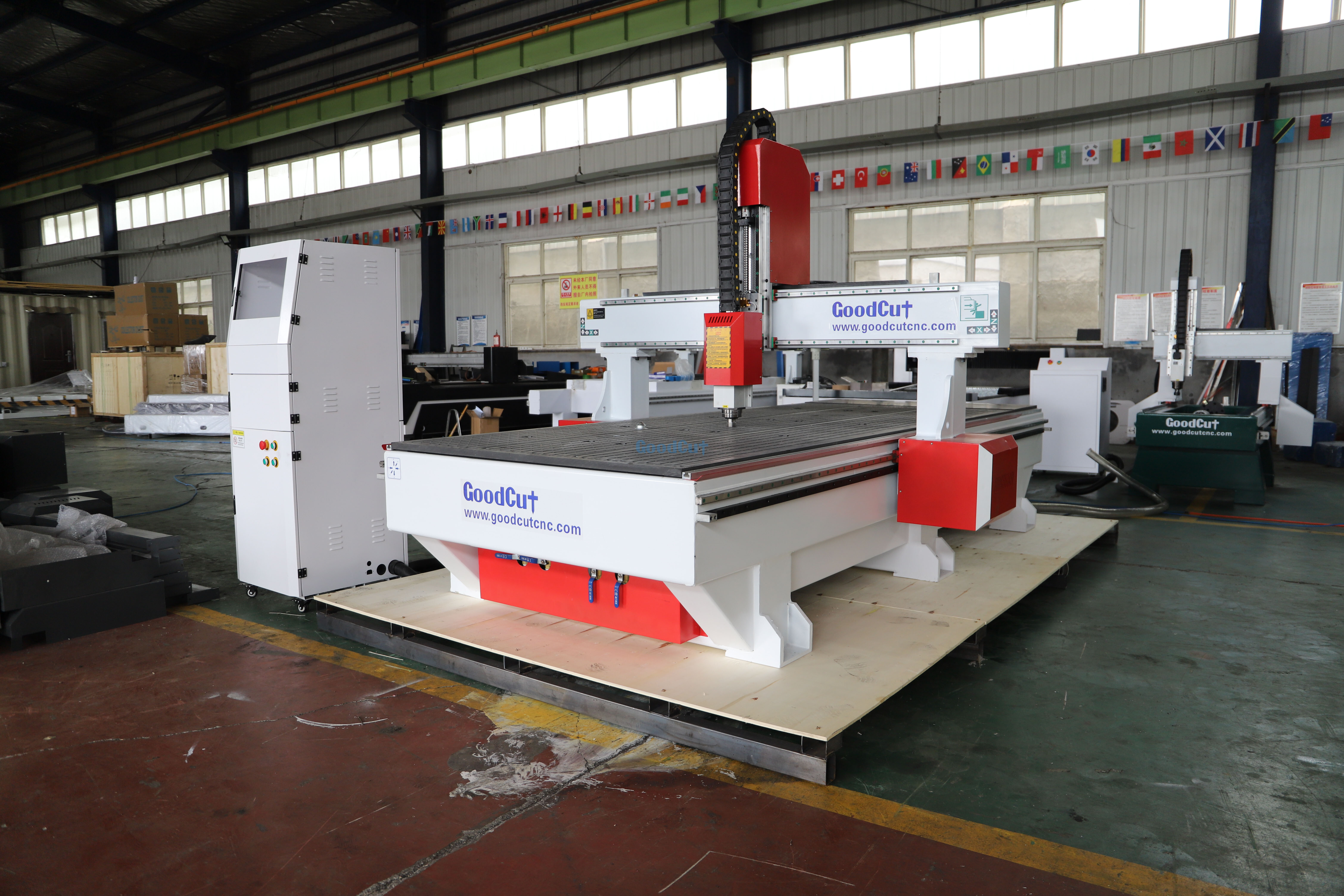 GC1325VH Máquina fresadora CNC de alta resistencia con mesa de vacío para trabajar la madera