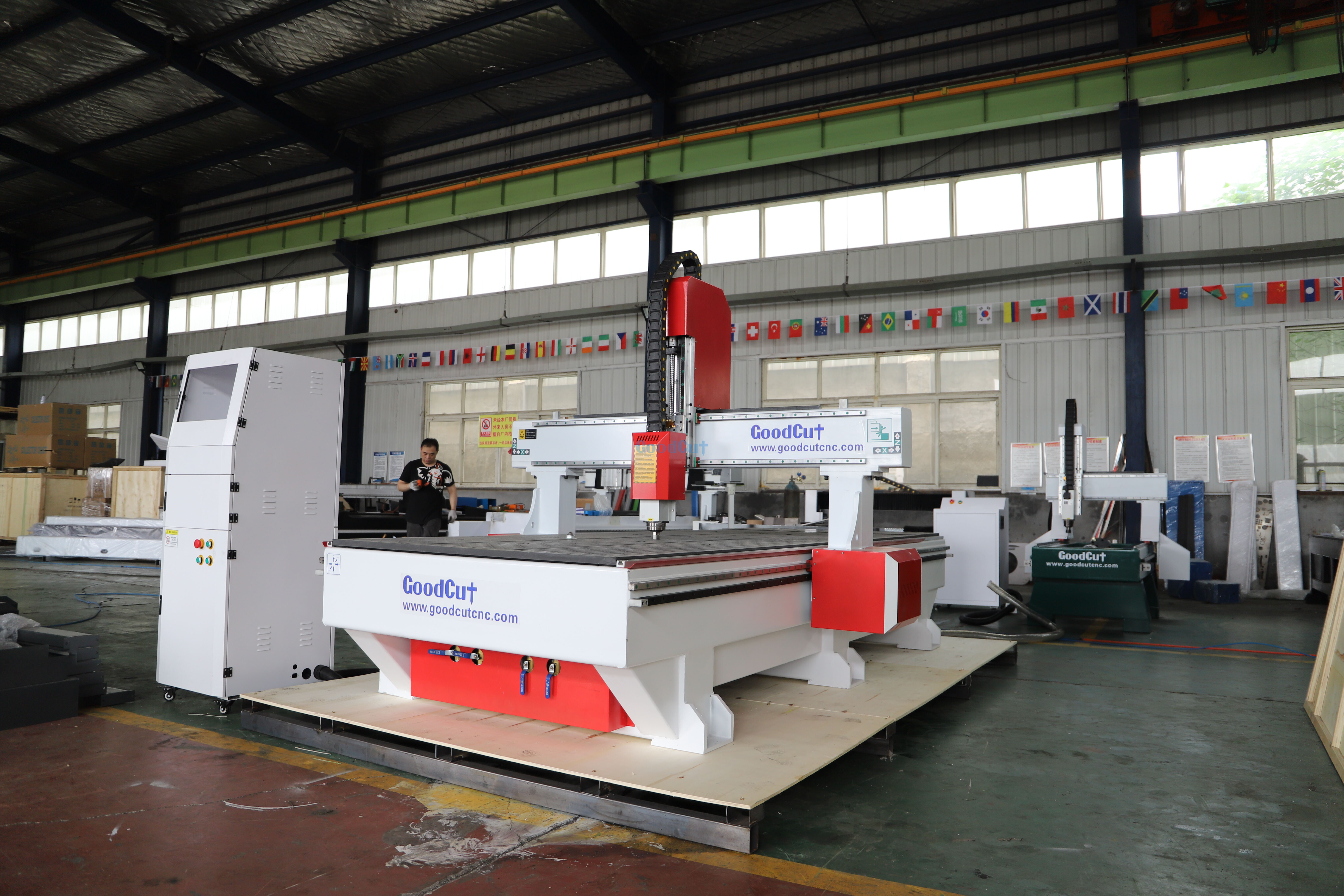 GC1325VH Máquina fresadora CNC de alta resistencia con mesa de vacío para trabajar la madera