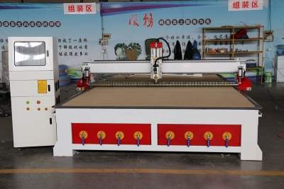 GC2030V Tamaño grande 2000*3000mm Máquina fresadora CNC con rodillo de pellizco para madera MDF acrílico