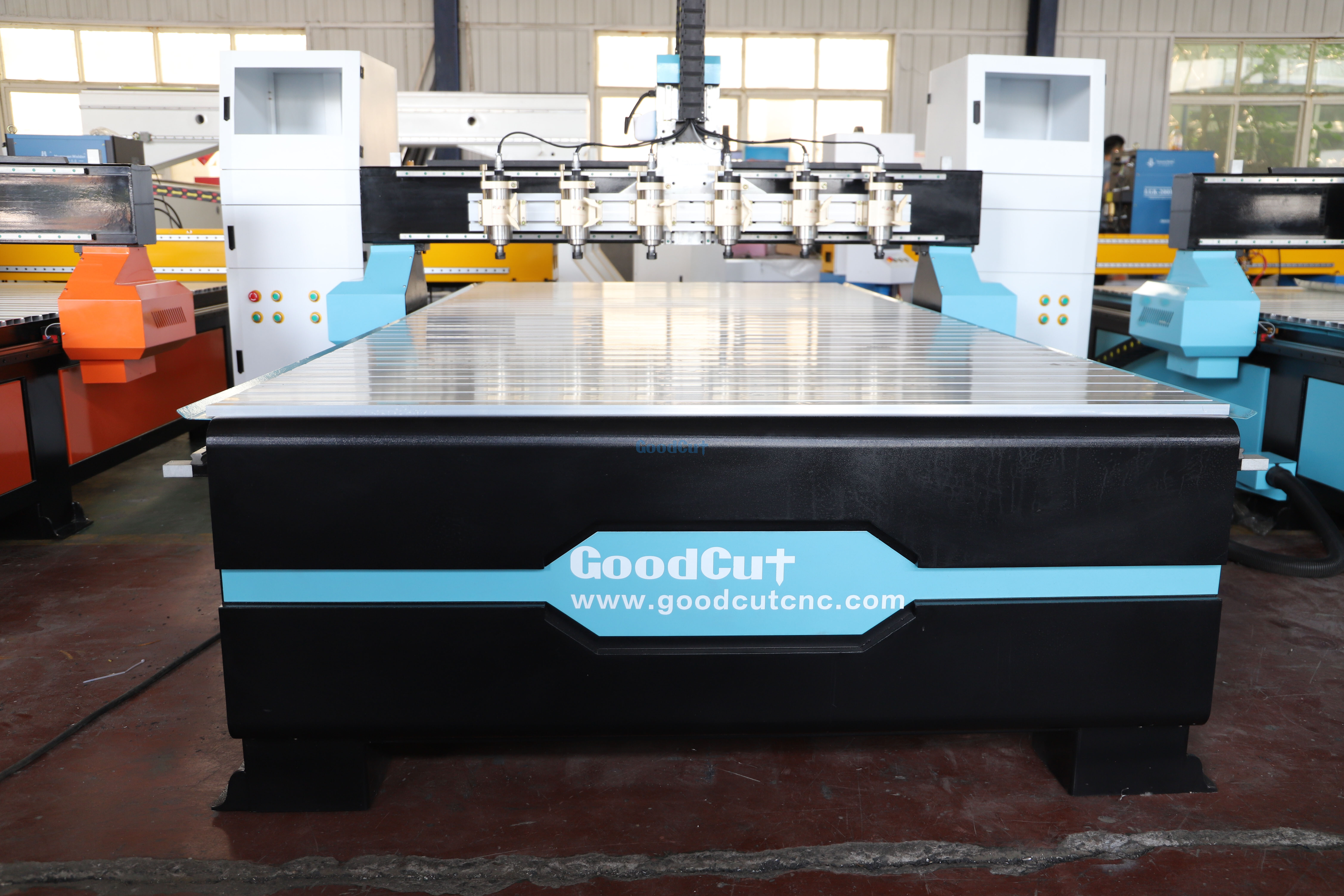 Máquina fresadora CNC multicabezal para madera GC1325-6H