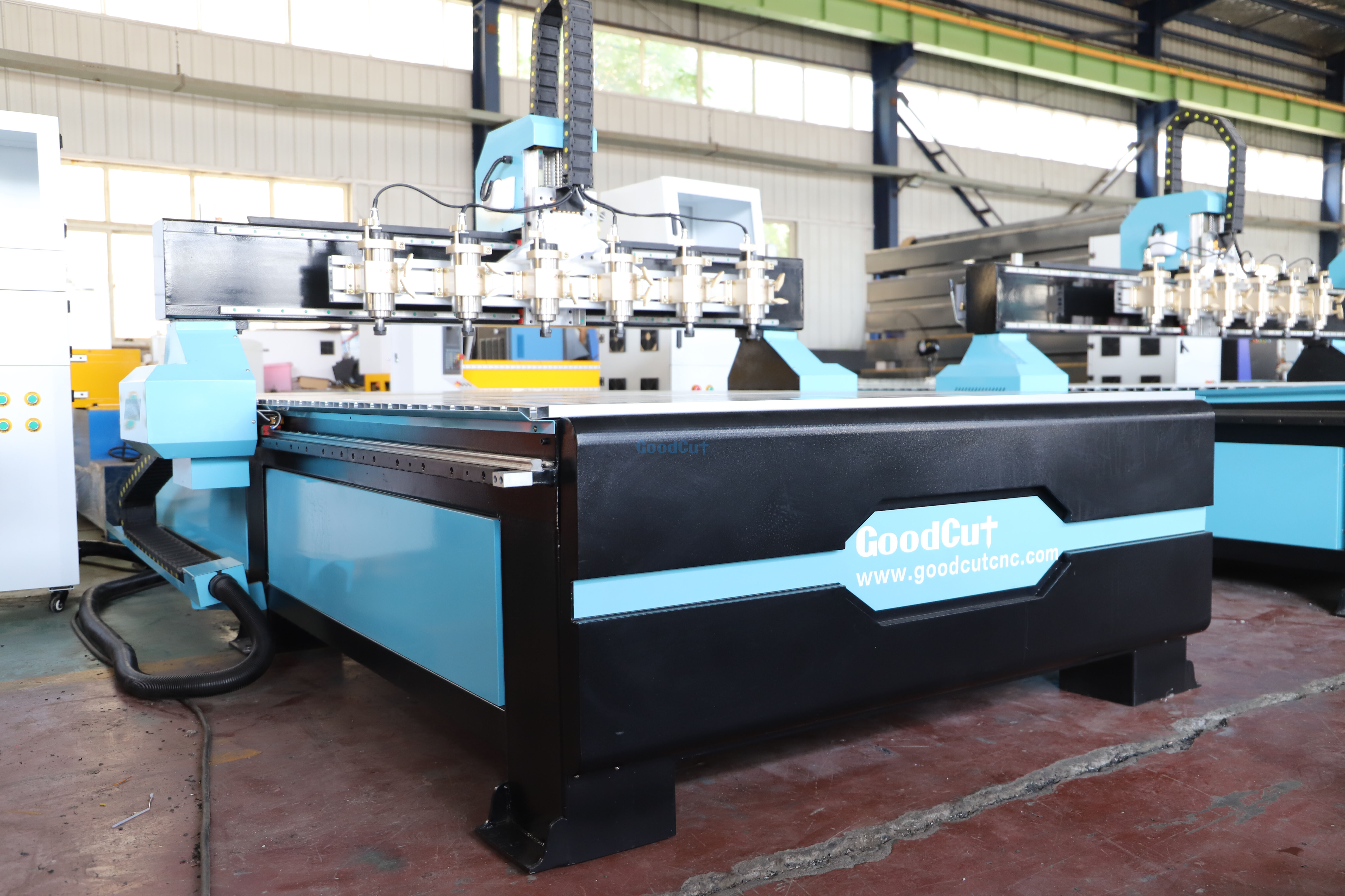 Máquina fresadora CNC multicabezal para madera GC1325-6H