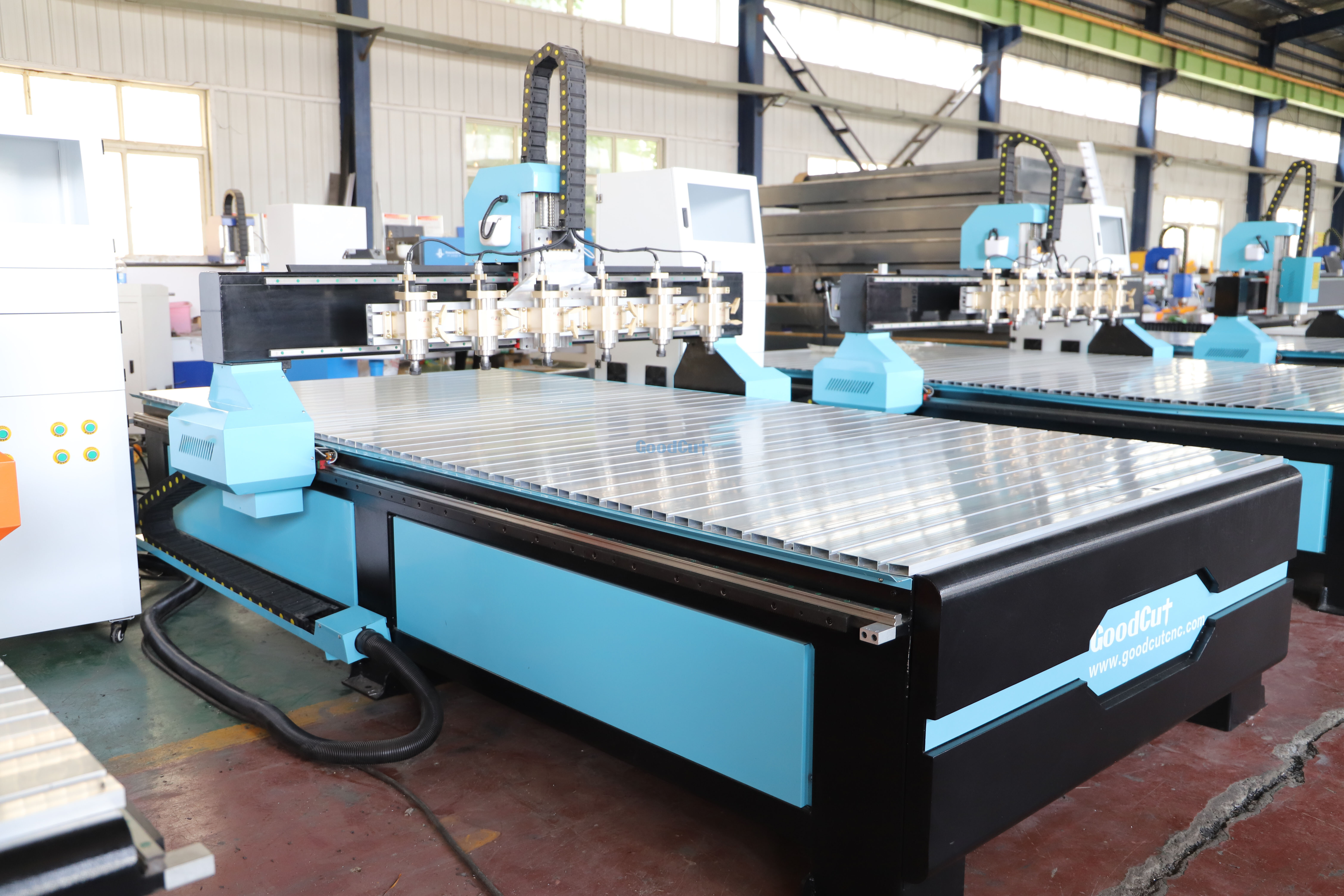 Máquina fresadora CNC multicabezal para madera GC1325-6H