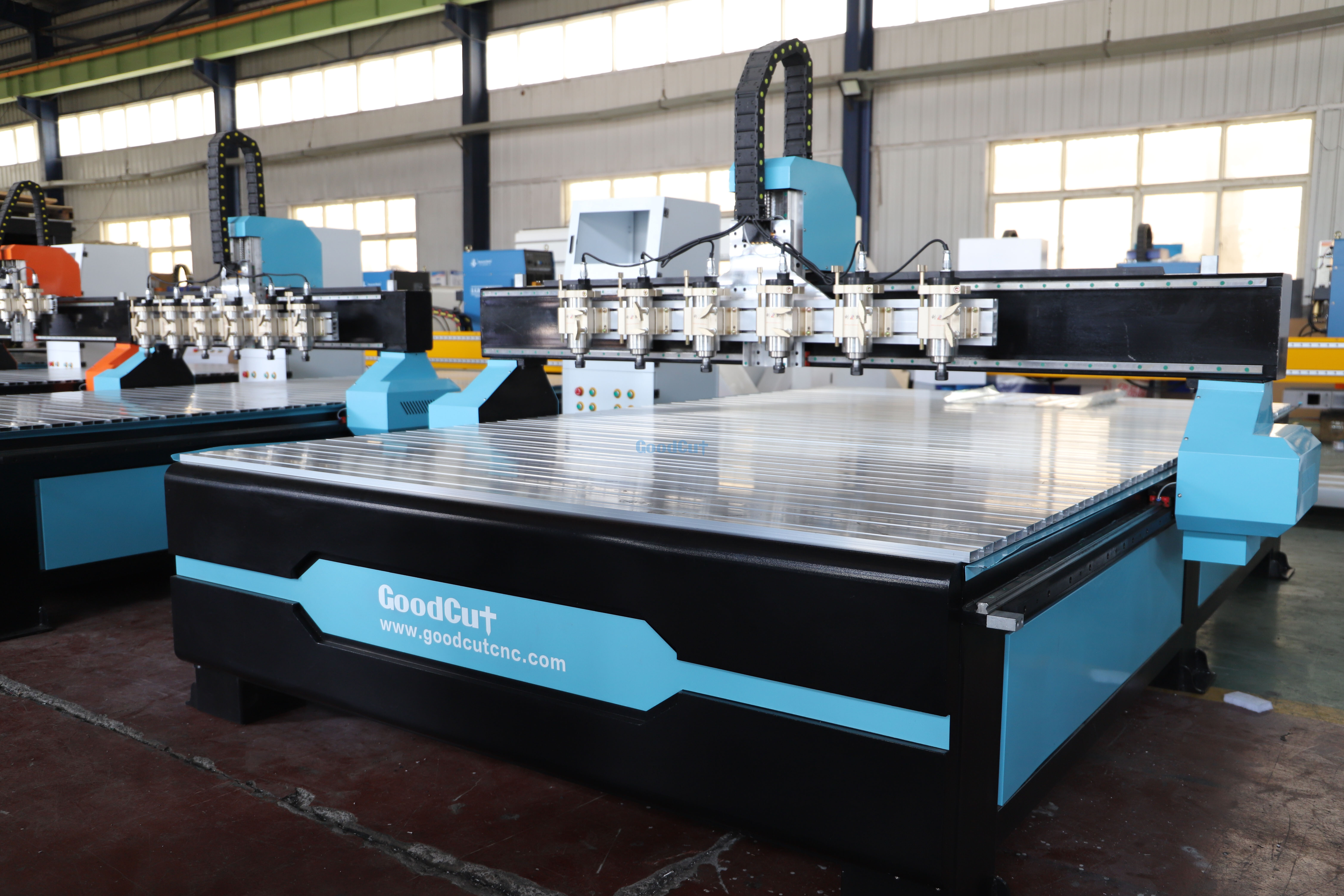 Máquina fresadora CNC multicabezal para madera GC1325-6H