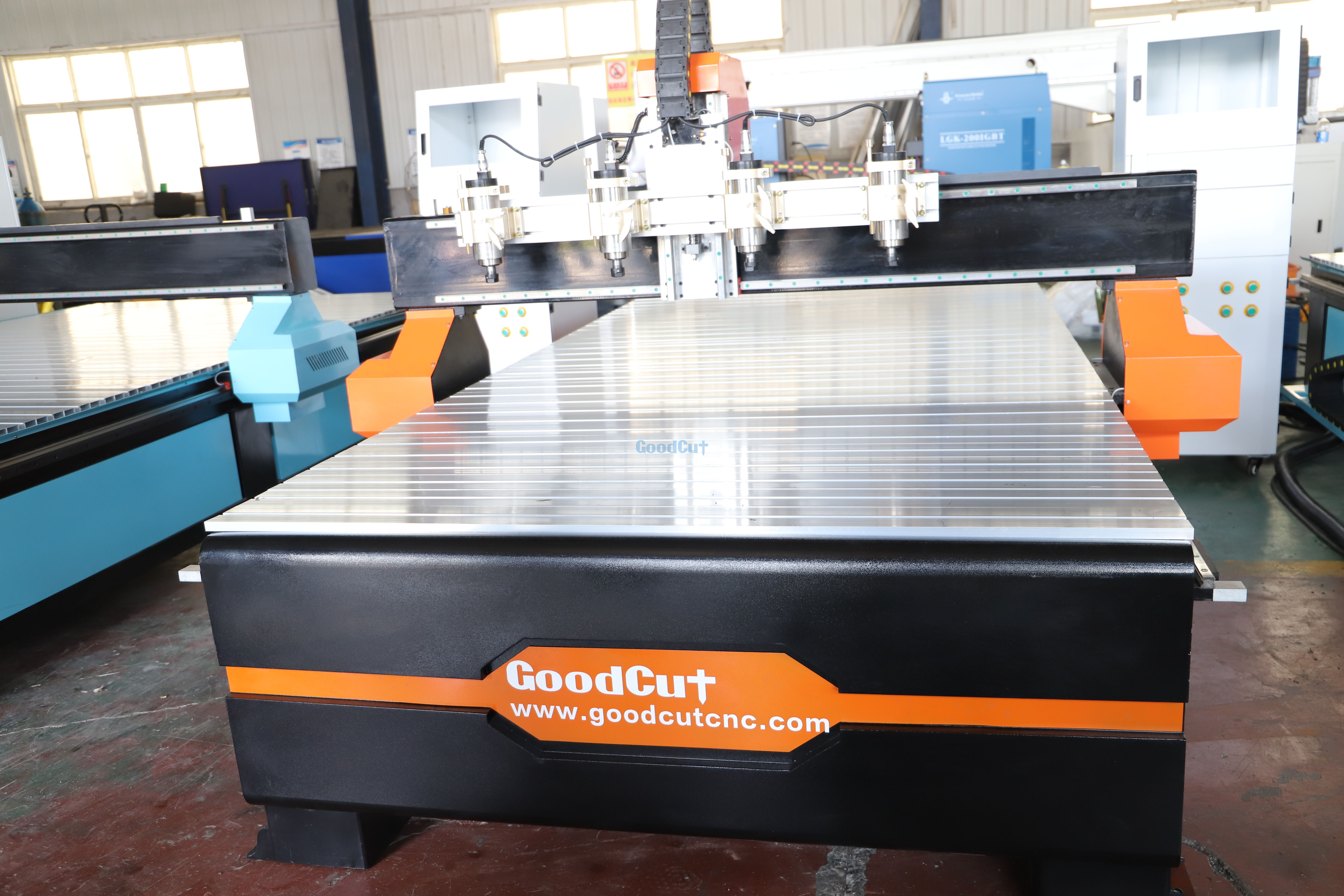 Máquina fresadora CNC multicabezal para madera GC1325-6H