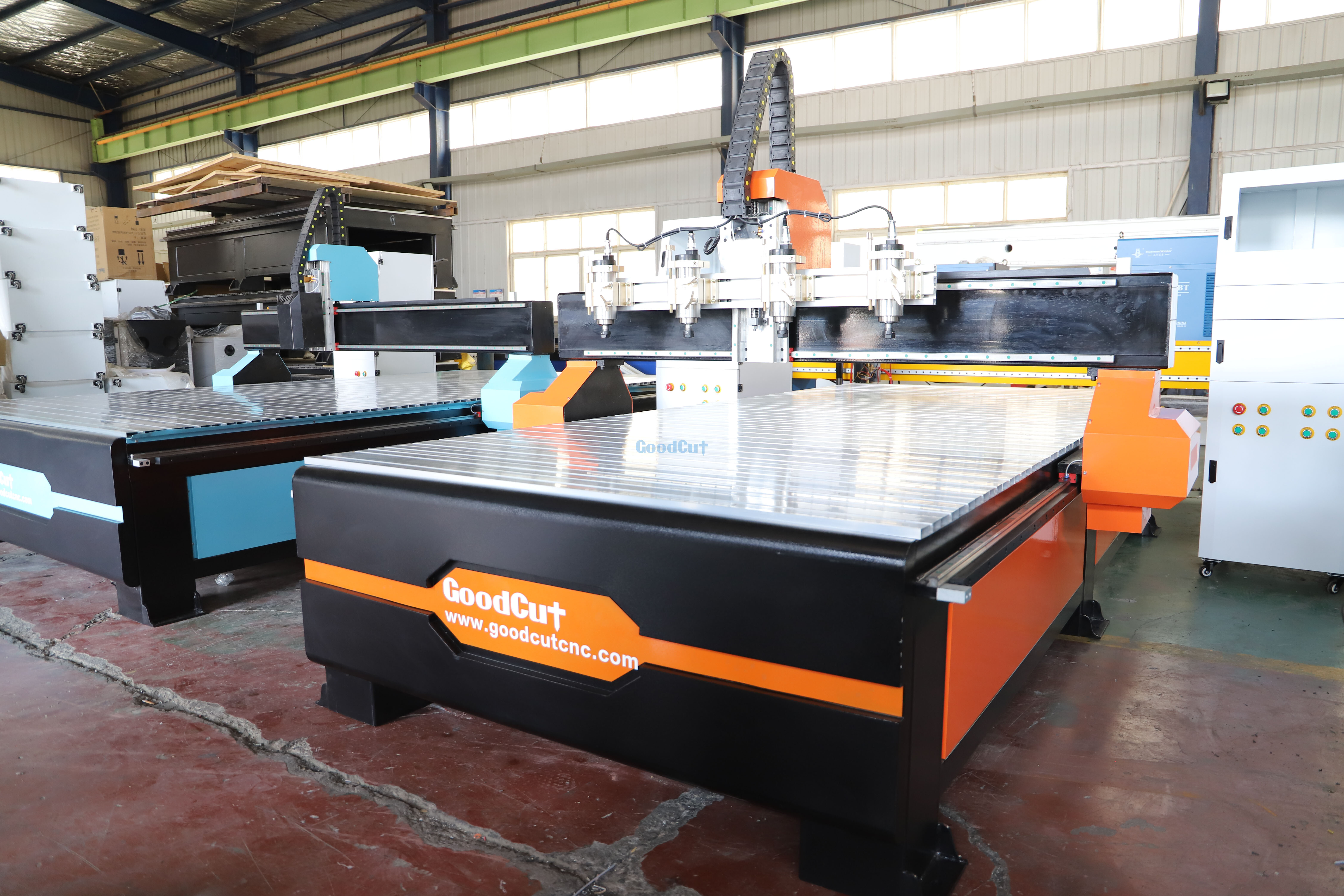 Máquina fresadora CNC multicabezal para madera GC1325-6H