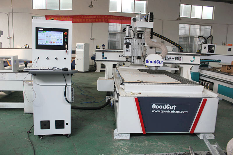 GC1325-BS Máquina de enrutador CNC con sierra de cuchilla de doble cabezal