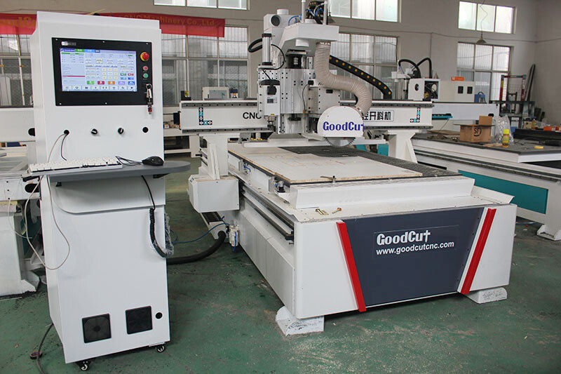 GC1325-BS Máquina de enrutador CNC con sierra de cuchilla de doble cabezal