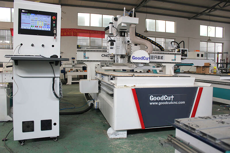 GC1325-BS Máquina de enrutador CNC con sierra de cuchilla de doble cabezal