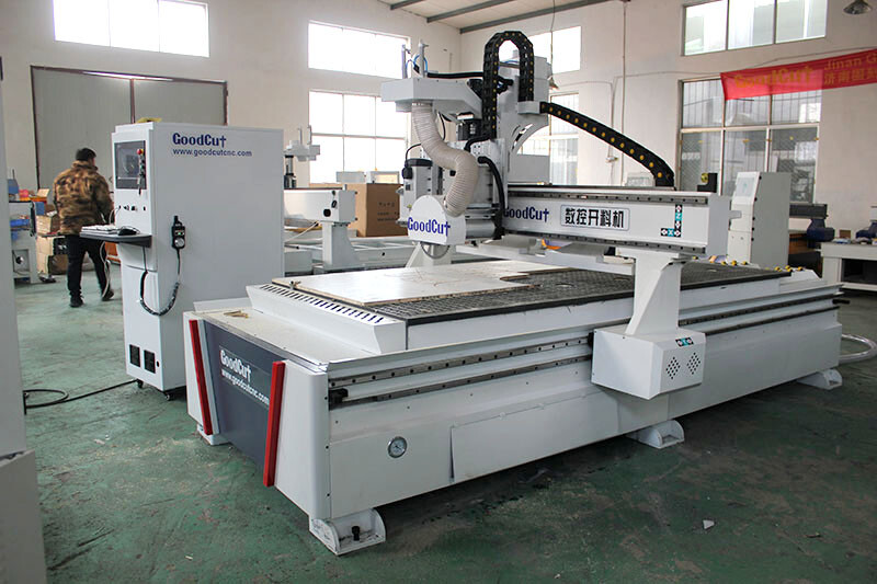GC1325-BS Máquina de enrutador CNC con sierra de cuchilla de doble cabezal