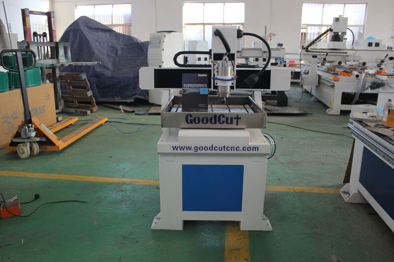 GC6060 Fresadora CNC de mesa móvil de alta precisión con depósito de agua para metales blandos Aluminio Cobre