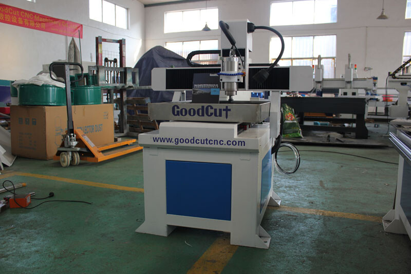 GC6060 Fresadora CNC de mesa móvil de alta precisión con depósito de agua para metales blandos Aluminio Cobre