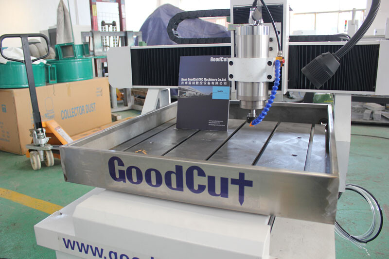 GC6060 Fresadora CNC de mesa móvil de alta precisión con depósito de agua para metales blandos Aluminio Cobre