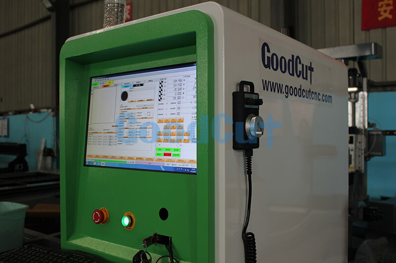 GC1625-O Fresadora CNC para madera con cabezal de corte de cuchilla vibratoria para cartón