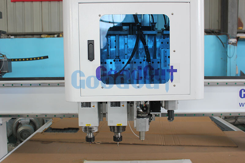 GC1625-O Fresadora CNC para madera con cabezal de corte de cuchilla vibratoria para cartón