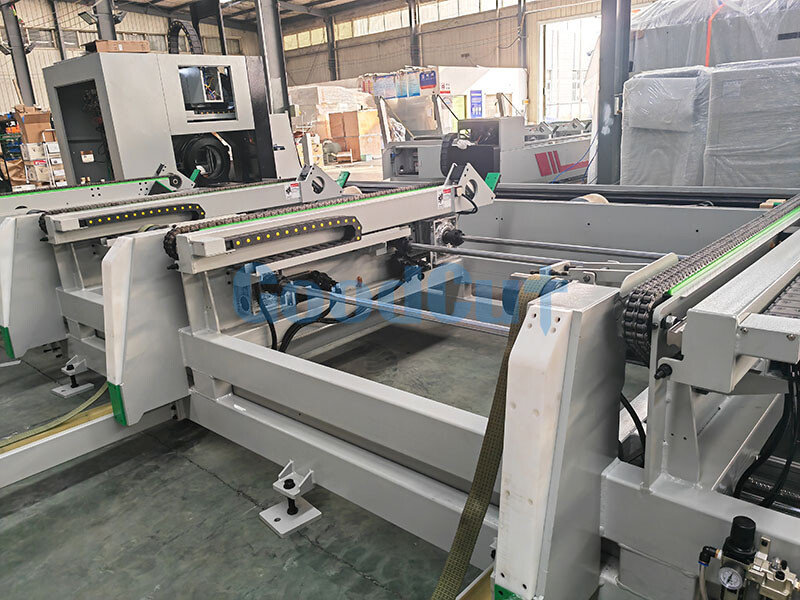 Máquina de corte láser de fibra para tubos y tuberías metálicas GC-FRA de carga automática