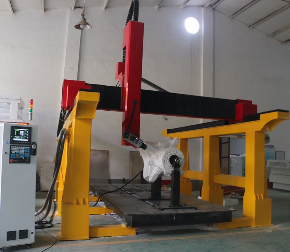 GC1325-4 Router CNC de Eje con Cabeza Oscilante y Dispositivo Rotatorio