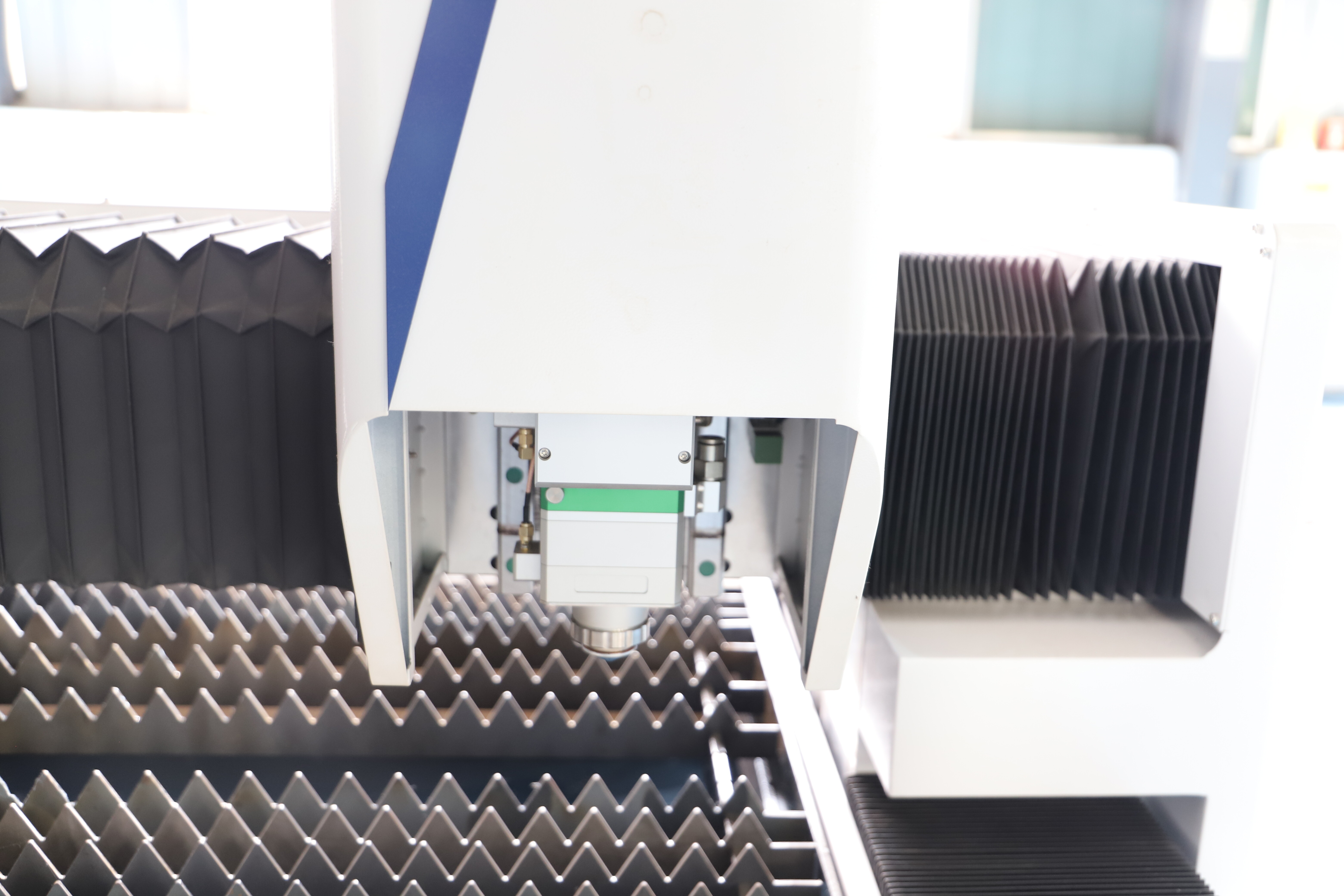 Máquina de corte láser de fibra para metal GC1530F 3KW 6KW