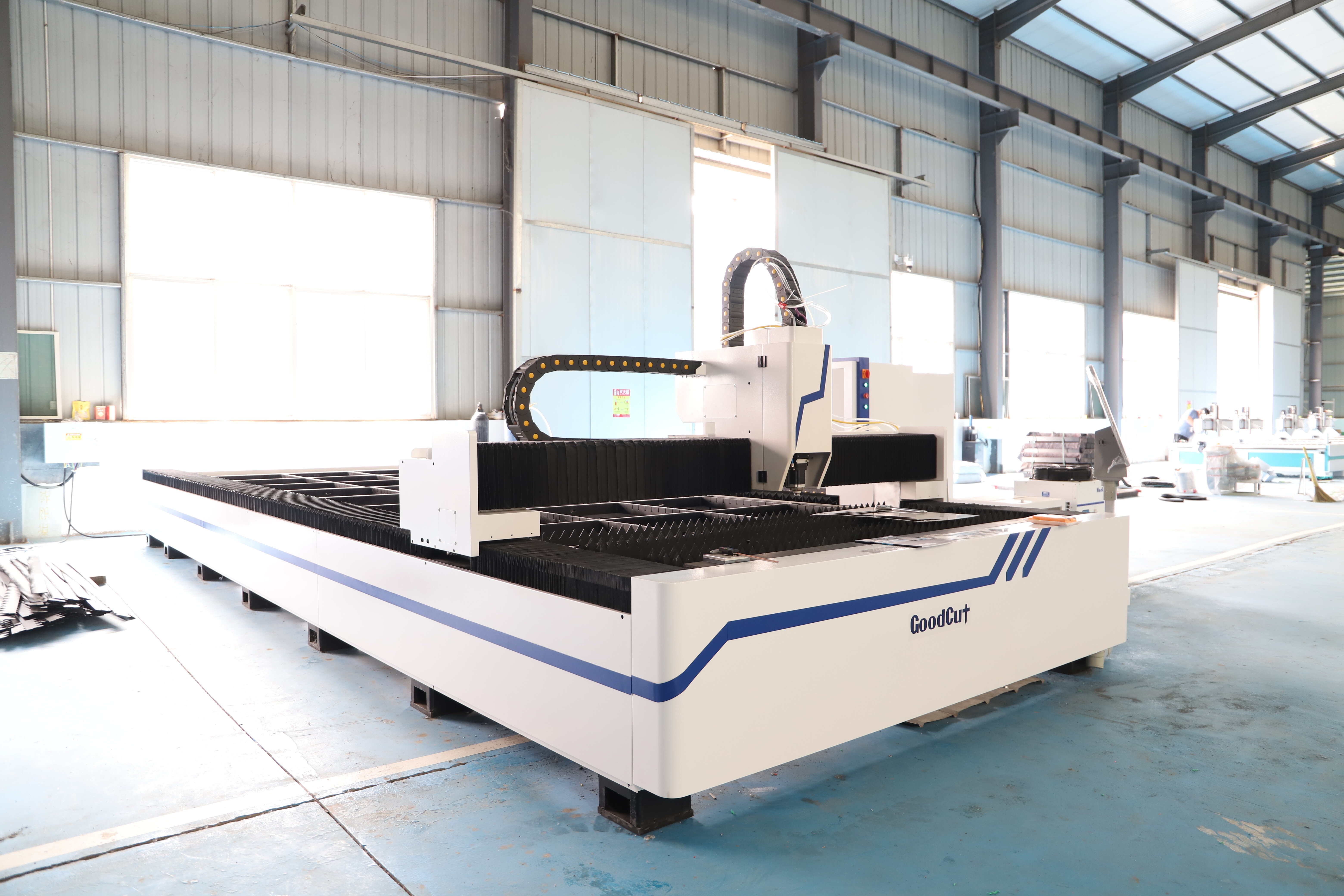 Máquina de corte láser de fibra para metal GC6520F 3KW 6KW 12KW