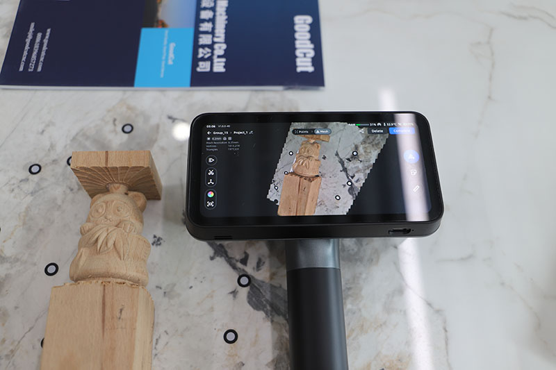 Escáner 3D inalámbrico de mano EinScan Rigil con fuente de luz híbrida