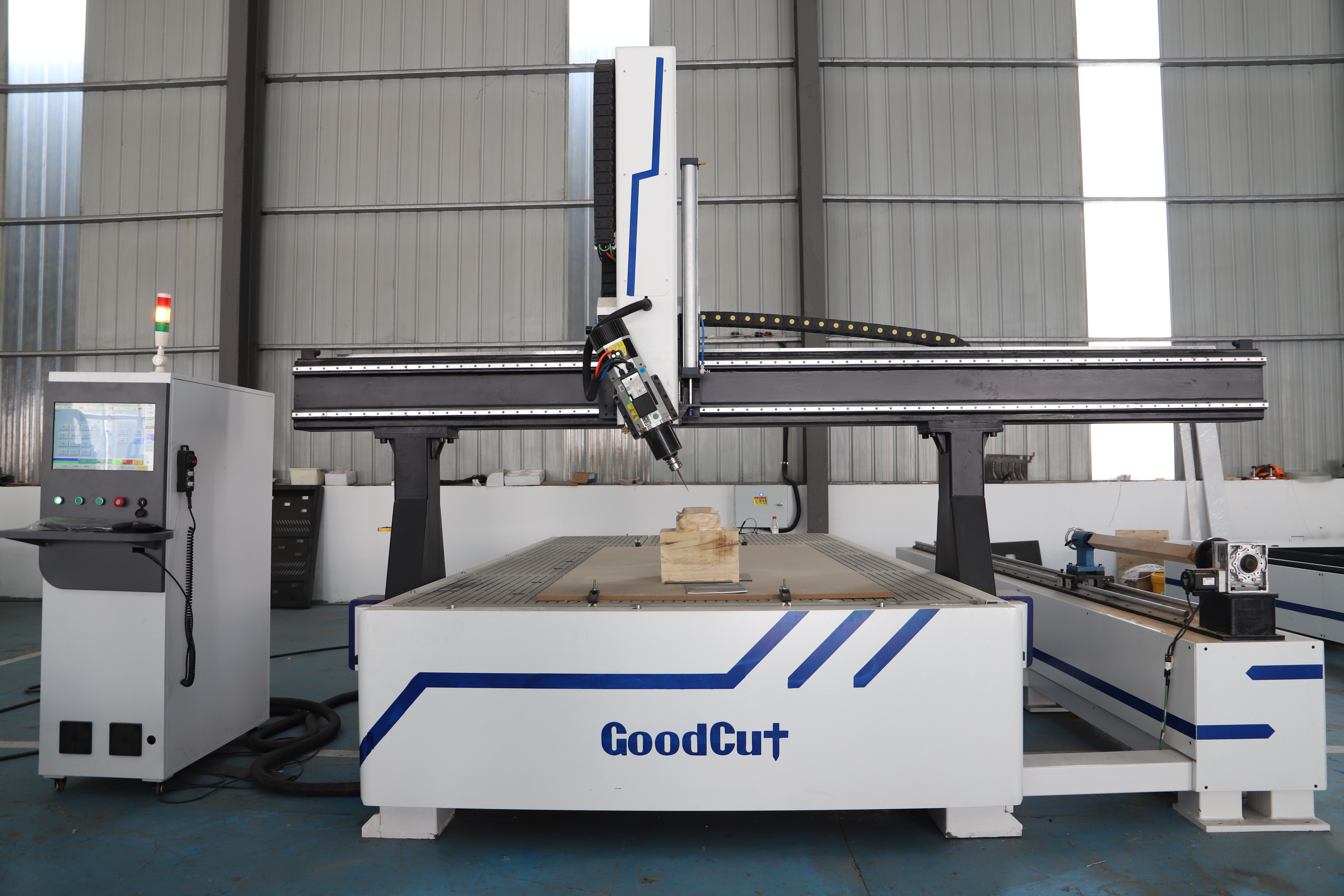 GC2040-4AR Router CNC Automático GoodCut Lineal con Cambiador de Herramientas y Cabezal Giratorio y Oscilante