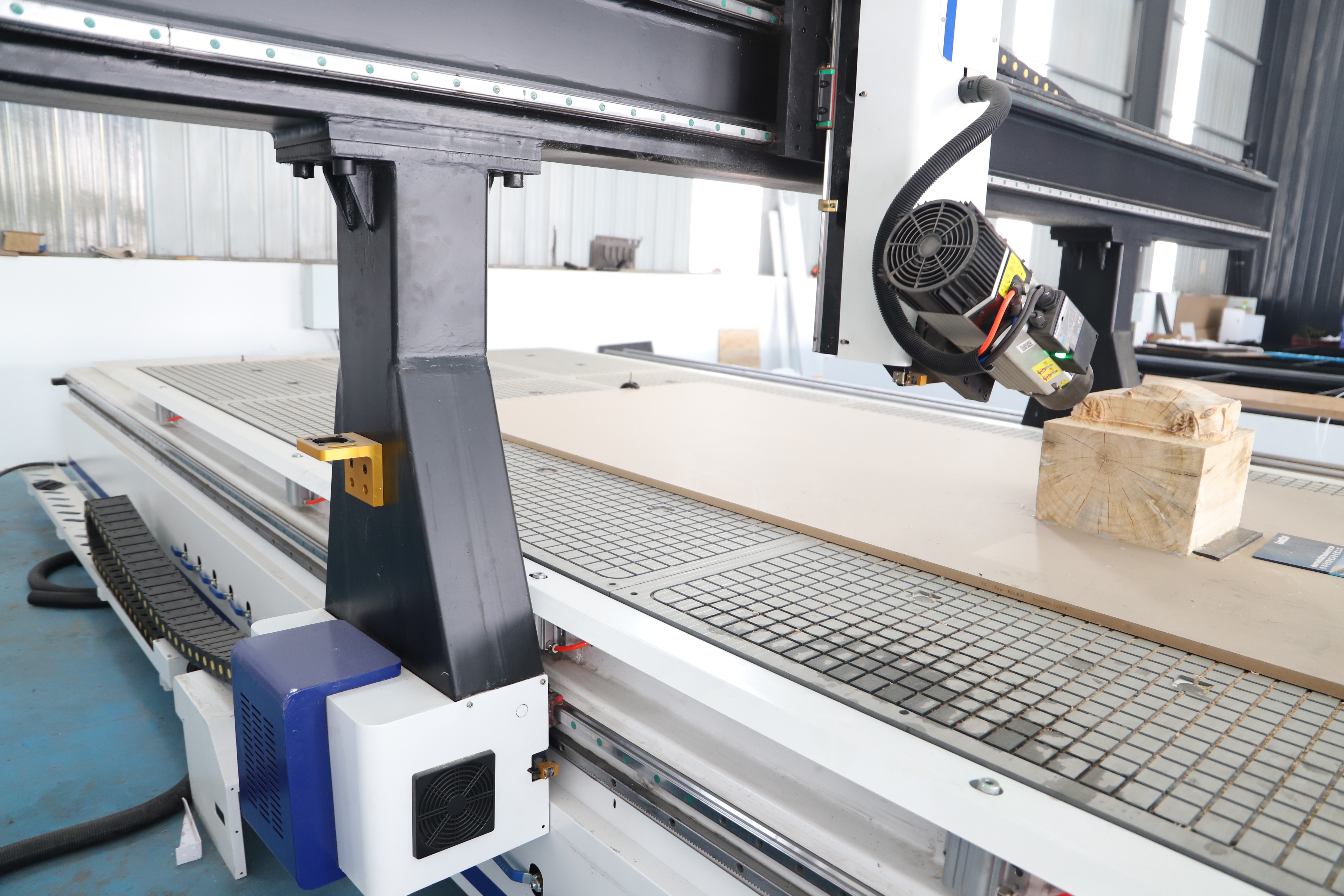 GC2040-4AR Router CNC Automático GoodCut Lineal con Cambiador de Herramientas y Cabezal Giratorio y Oscilante