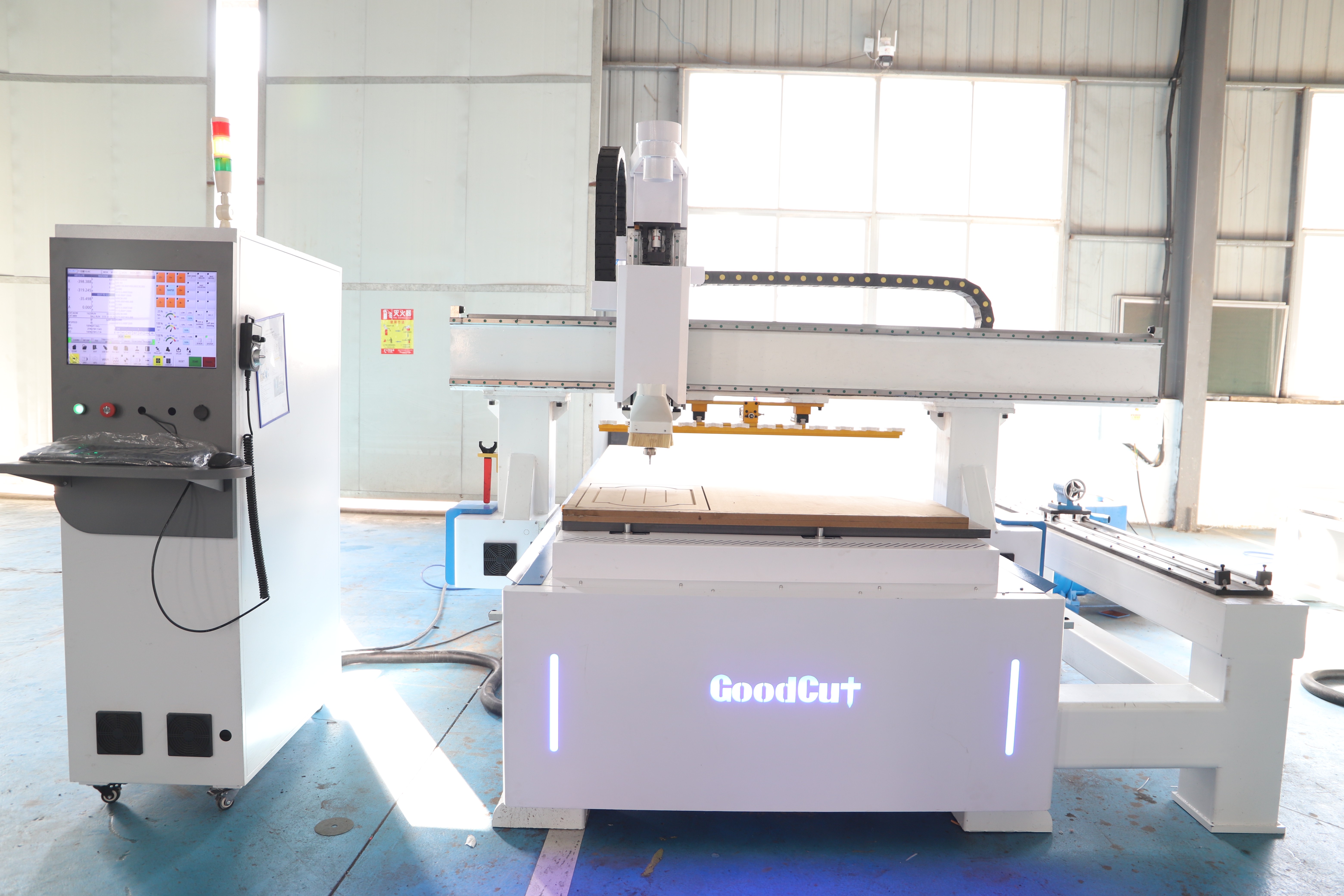GC1325ATC-R Enrutador CNC de Cambio Automático de Herramientas Lineal con Dispositivo Rotatorio