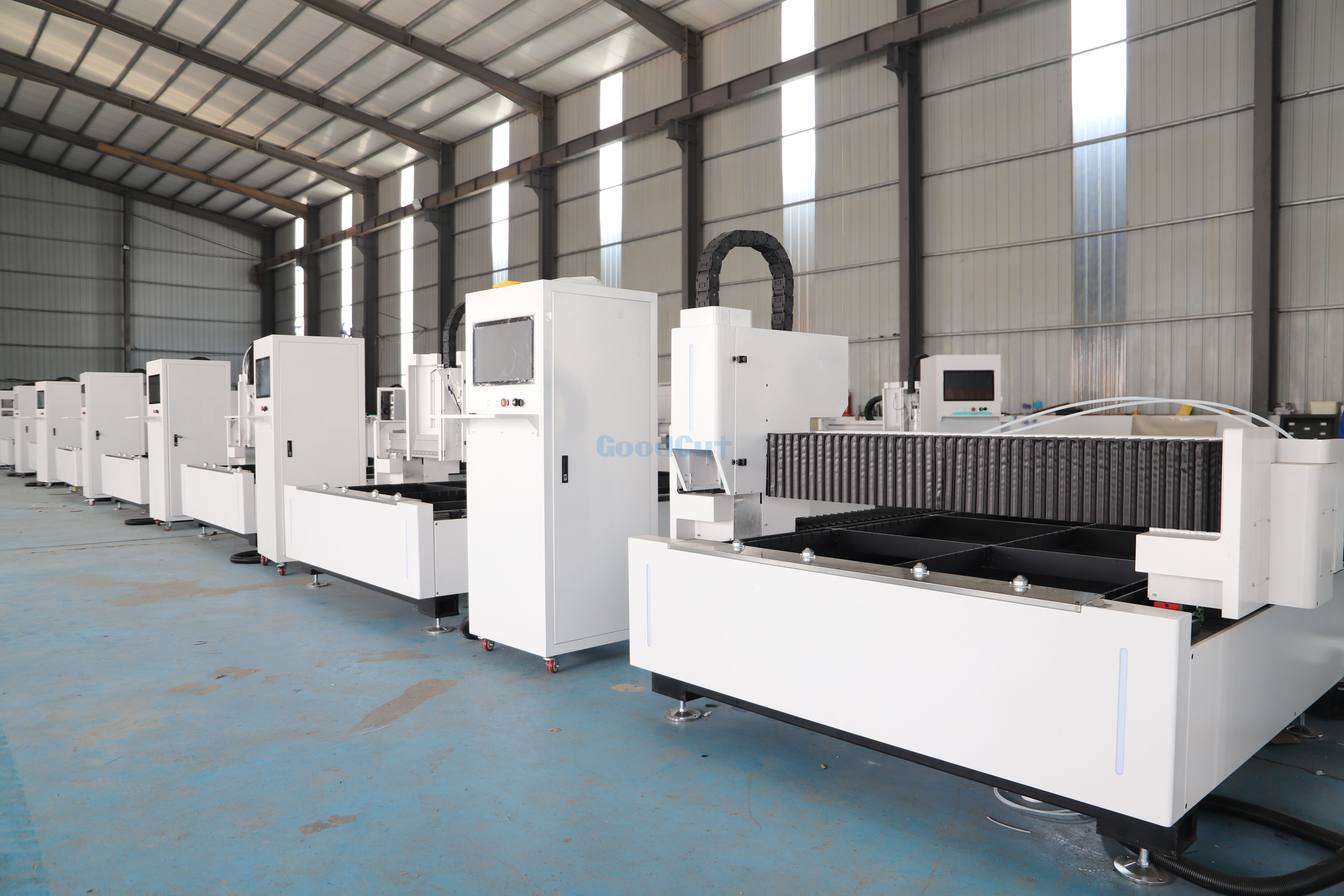 GC1530F Máquina de corte por láser de fibra de alta calidad para cortar acero inoxidable y acero al carbono