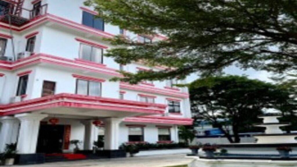 Meals and accommodation Our on-site accommodation services include a variety of options such as guest houses, hotels and serviced apartments offering comfortable and affordable accommodation options. We also offer an online booking service that allows our clients to book and check availability remotely.