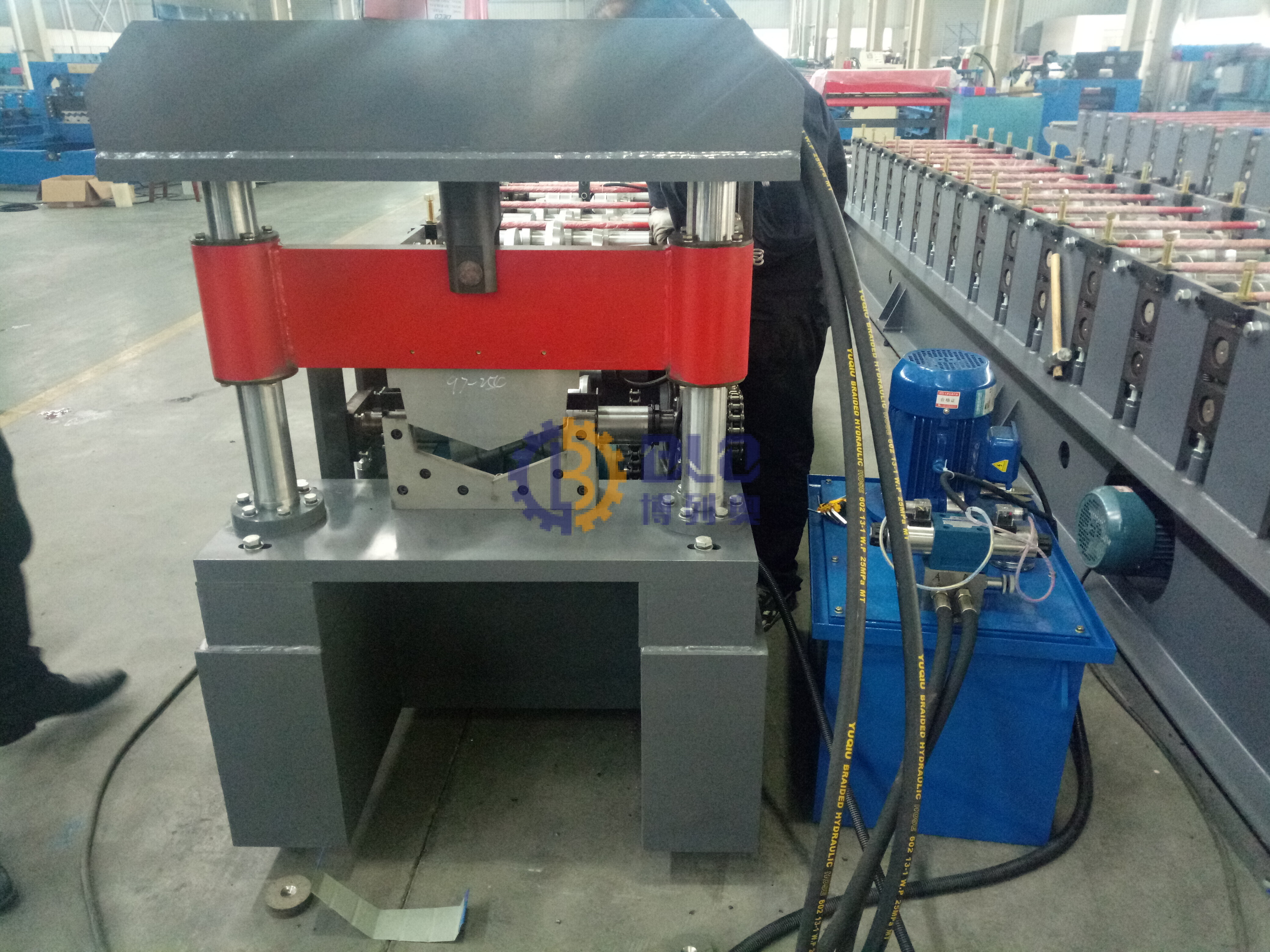 What is a ridge cap roll forming machine? What is a ridge cap roll forming machine?