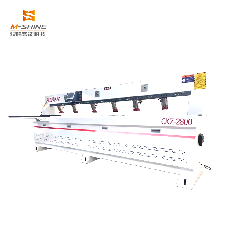 Эффективный станок для сверления боковых отверстий обеспечивает точную и бесшовную интеграцию оборудования