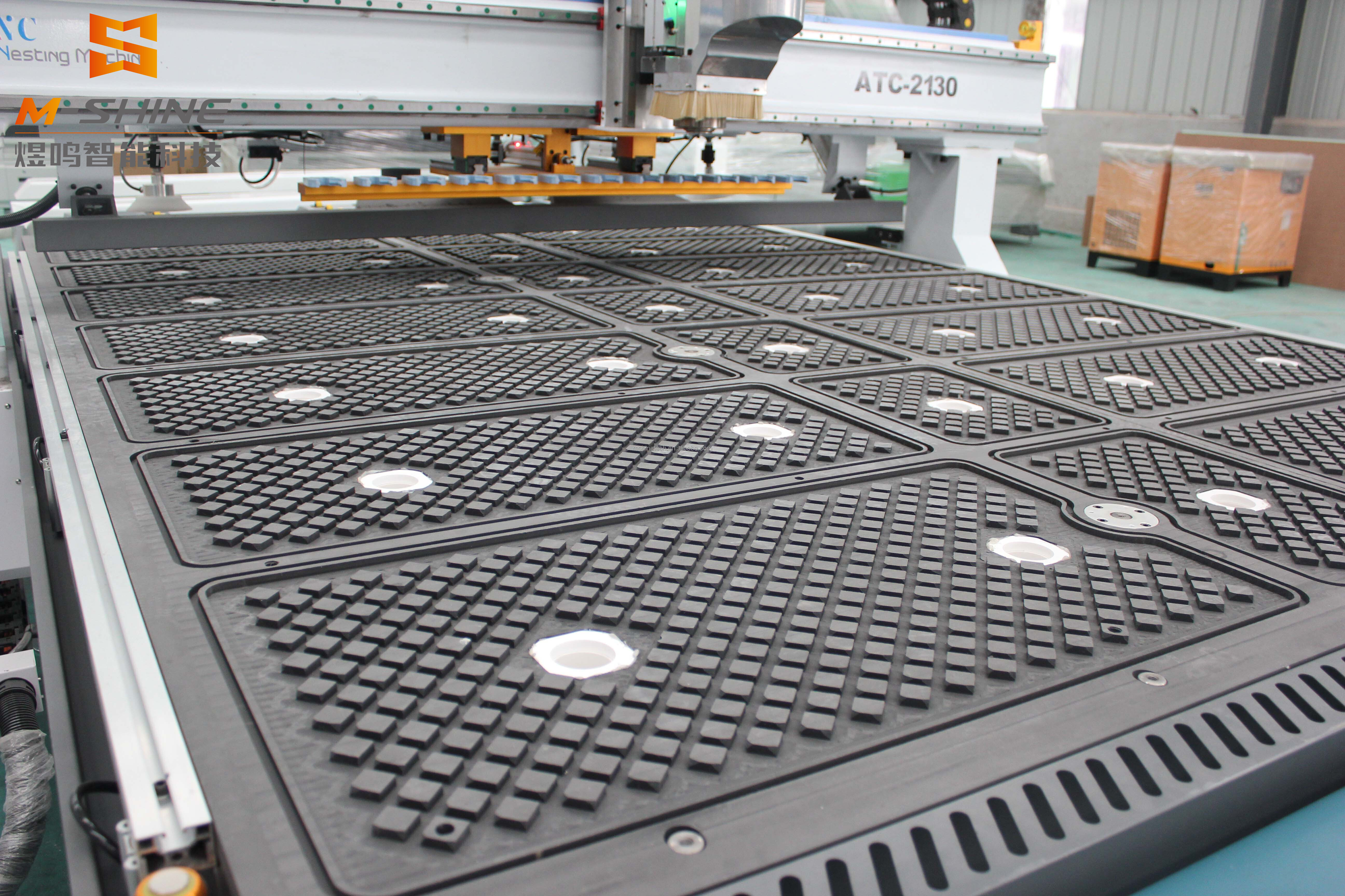 Как эффективно очистить рабочий стол деревообрабатывающего станка