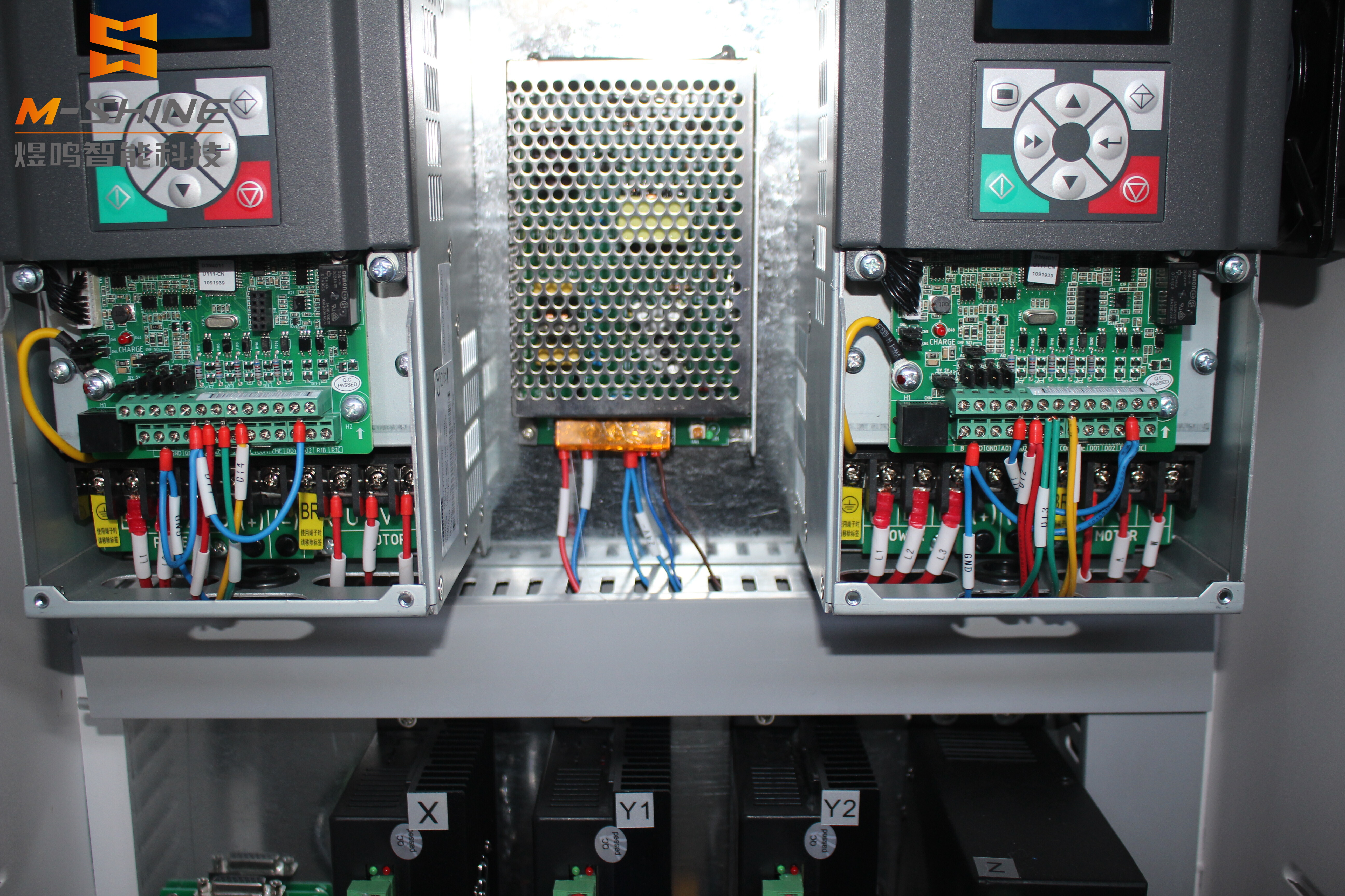 Независимый многоголовочный гравировальный станок по дереву