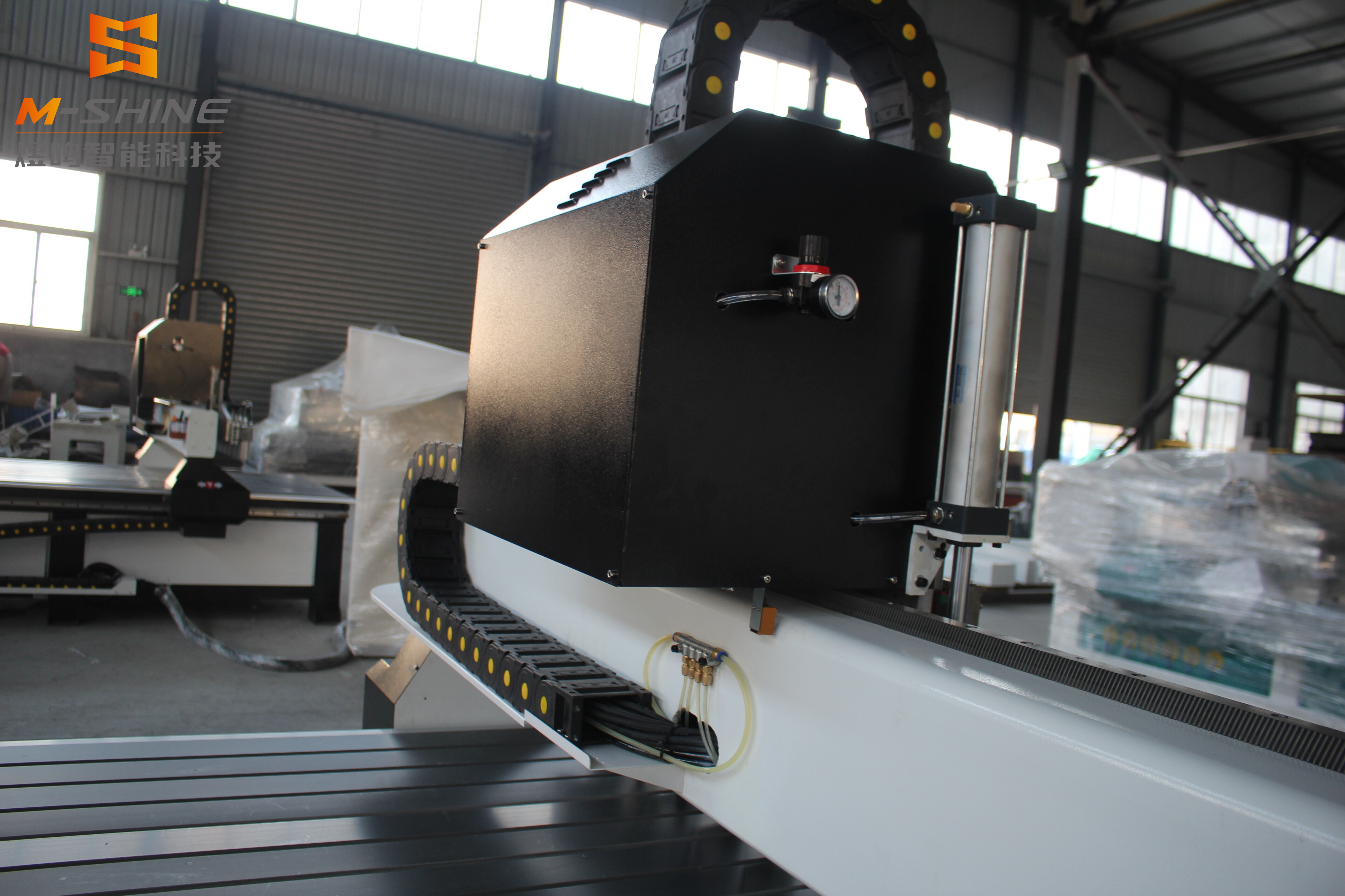 Независимый многоголовочный гравировальный станок по дереву