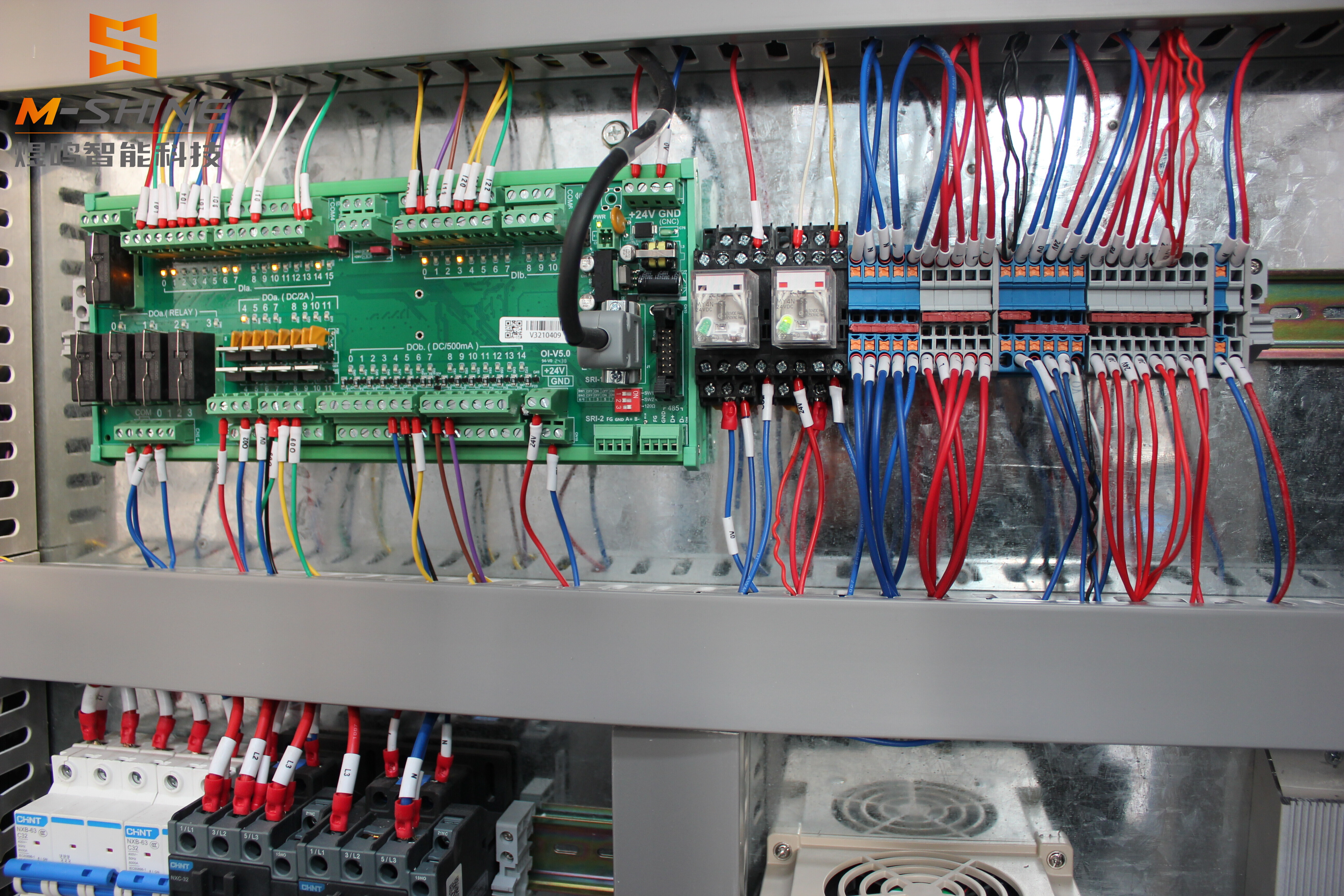 Как лучше обслуживать блок управления схемой фрезерного станка с ЧПУ по дереву