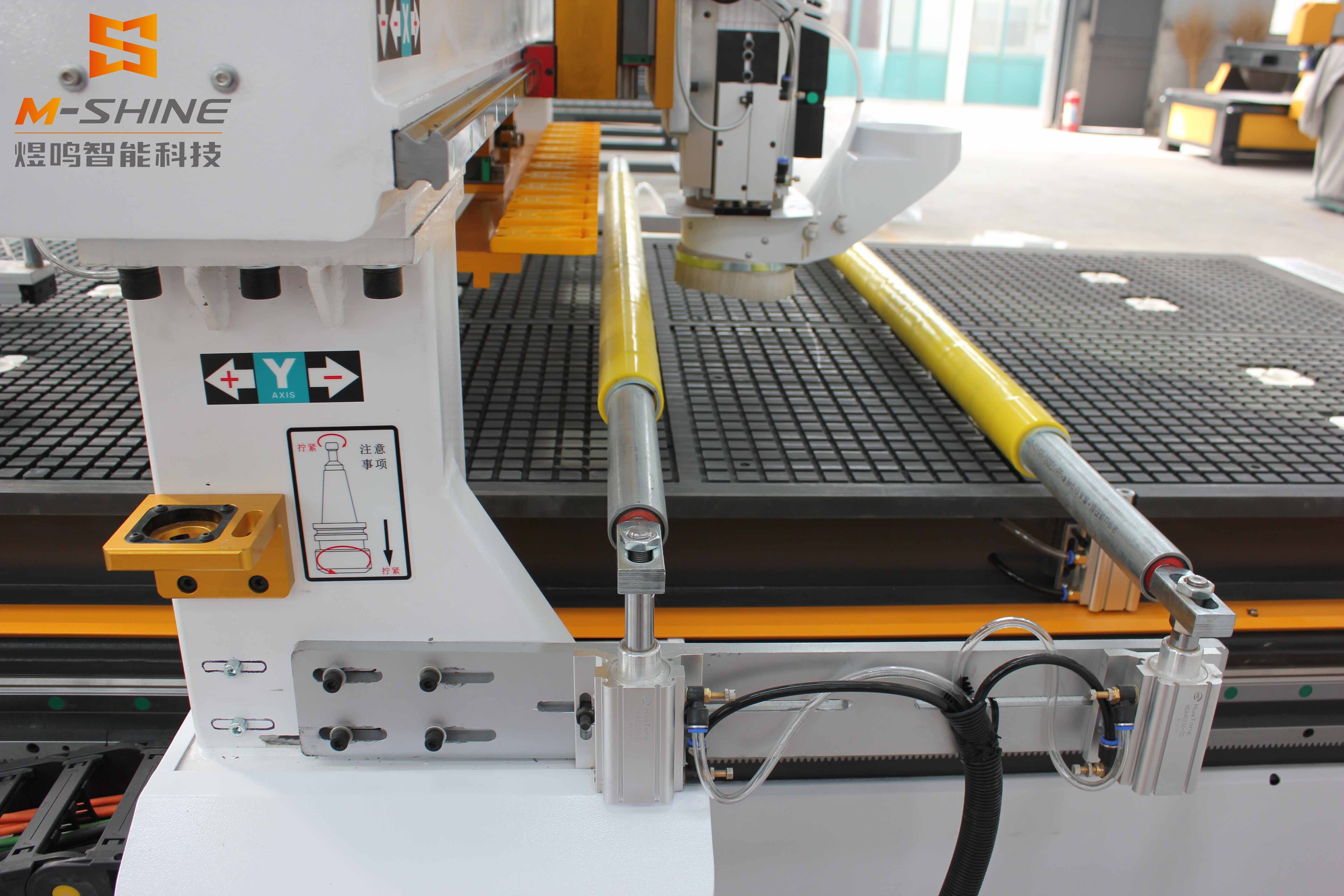 Правильно понимать роль прижимного ролика в ЧПУ-станке ATC для раскроя древесины