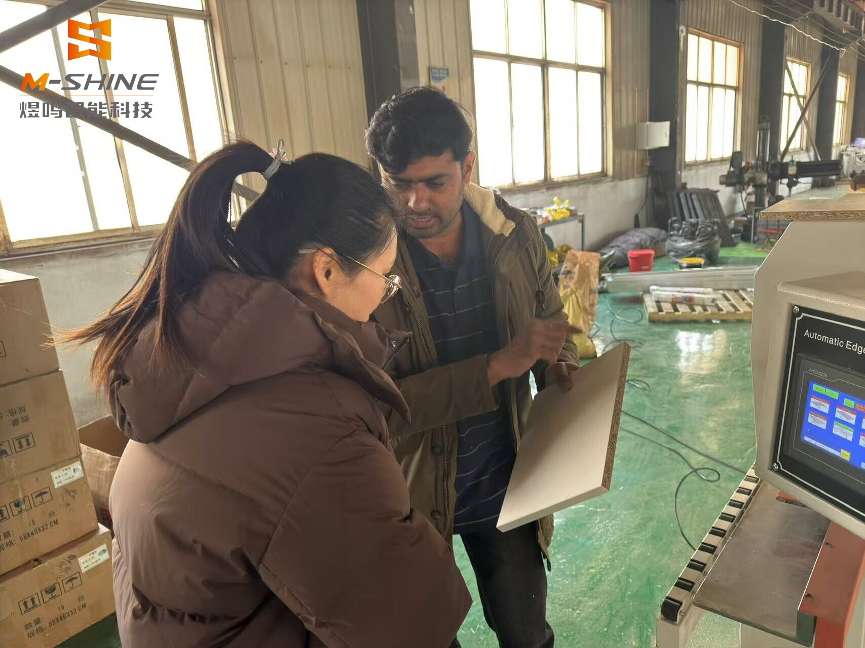 Индийские клиенты приезжают в M-SHINE для осмотра фрезерных станков с ЧПУ