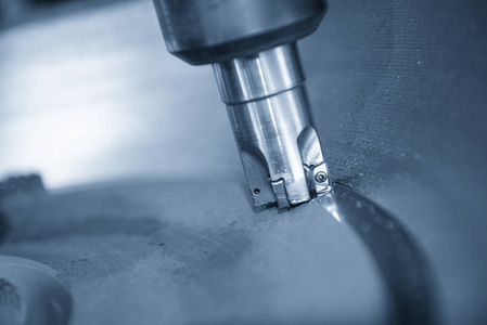 Остатки антикоррозийной жидкости влияют на точность? Стратегия очистки и обслуживания фрезерного станка с ЧПУ