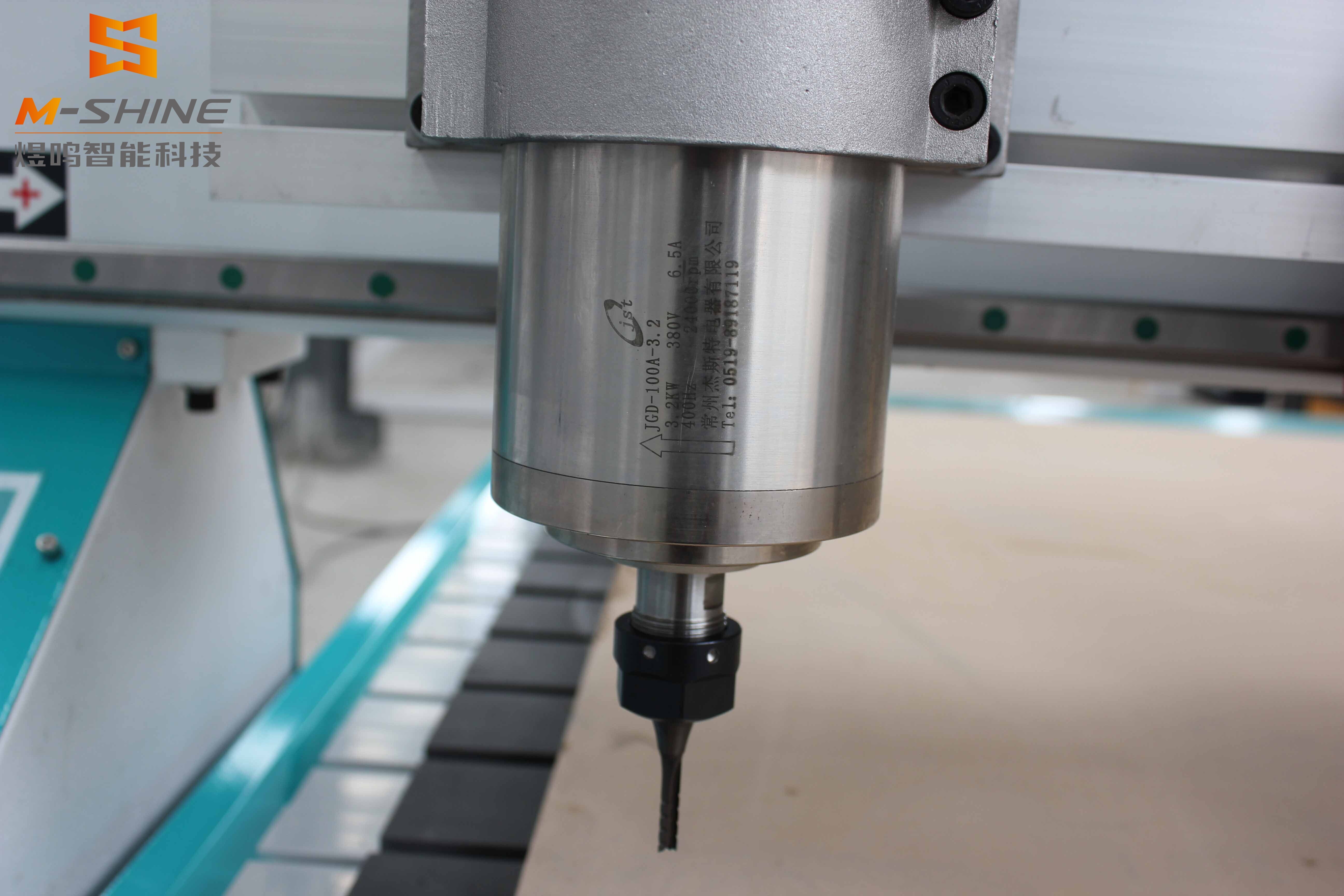 Многоугольное понимание двух различных методов отвода тепла от фрезерного станка с ЧПУ по дереву: воздушное и водяное охлаждение