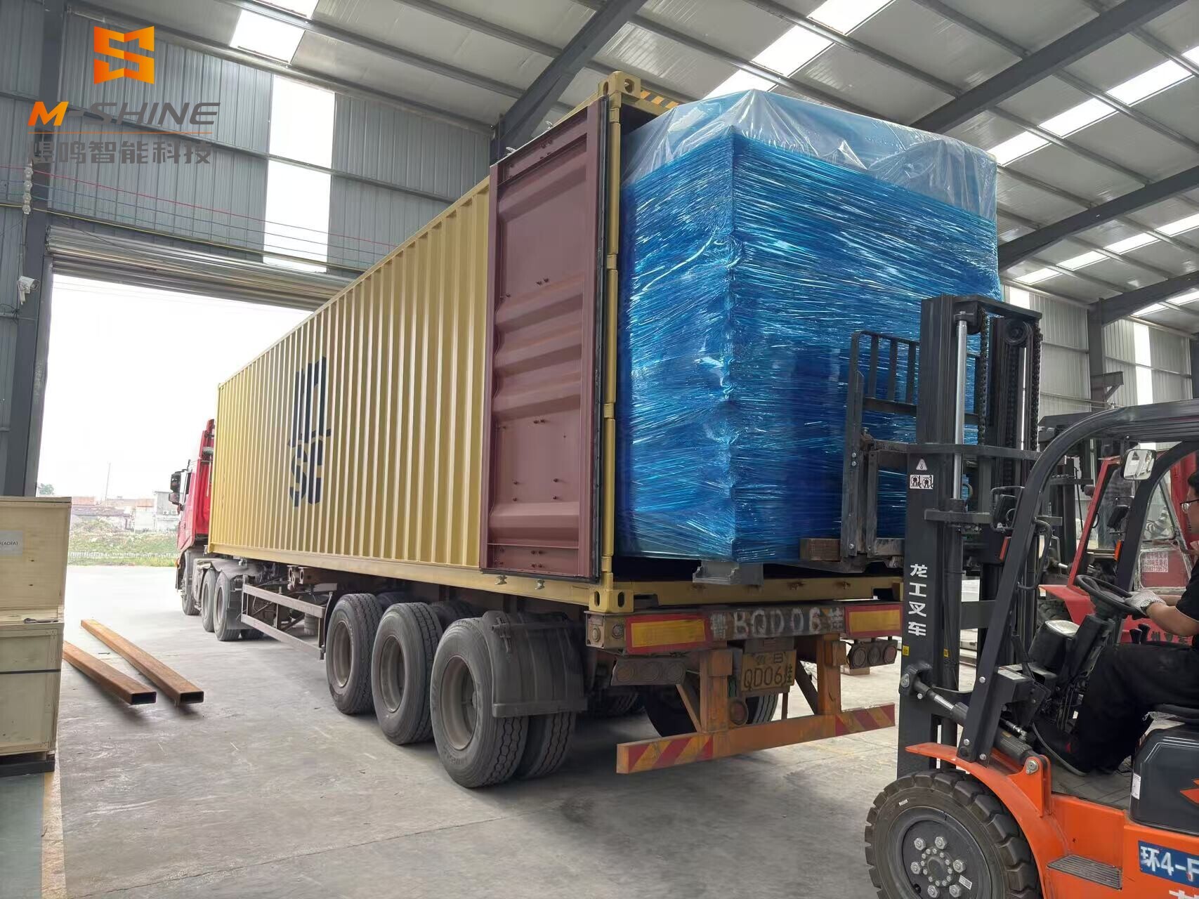 JINAN M-SHINE успешно отгрузила две автоматические линии по производству мебели с маркировкой 2130, деревянный фрезерный станок с ЧПУ ATC в Италию